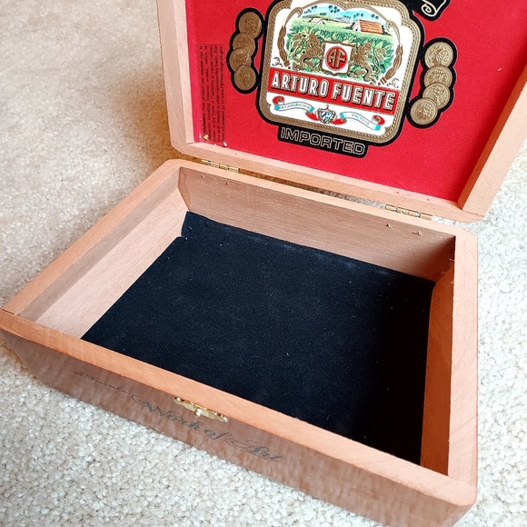 Arturo Fuente EMPTY wooden cigar box, hand made in Dominican Republic - Picture 8 of 12